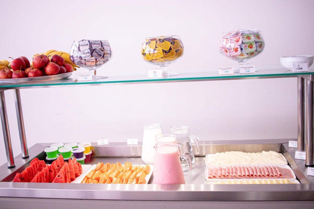 Hotel H2 Congonhas Eksteriør billede A buffet with cold cuts