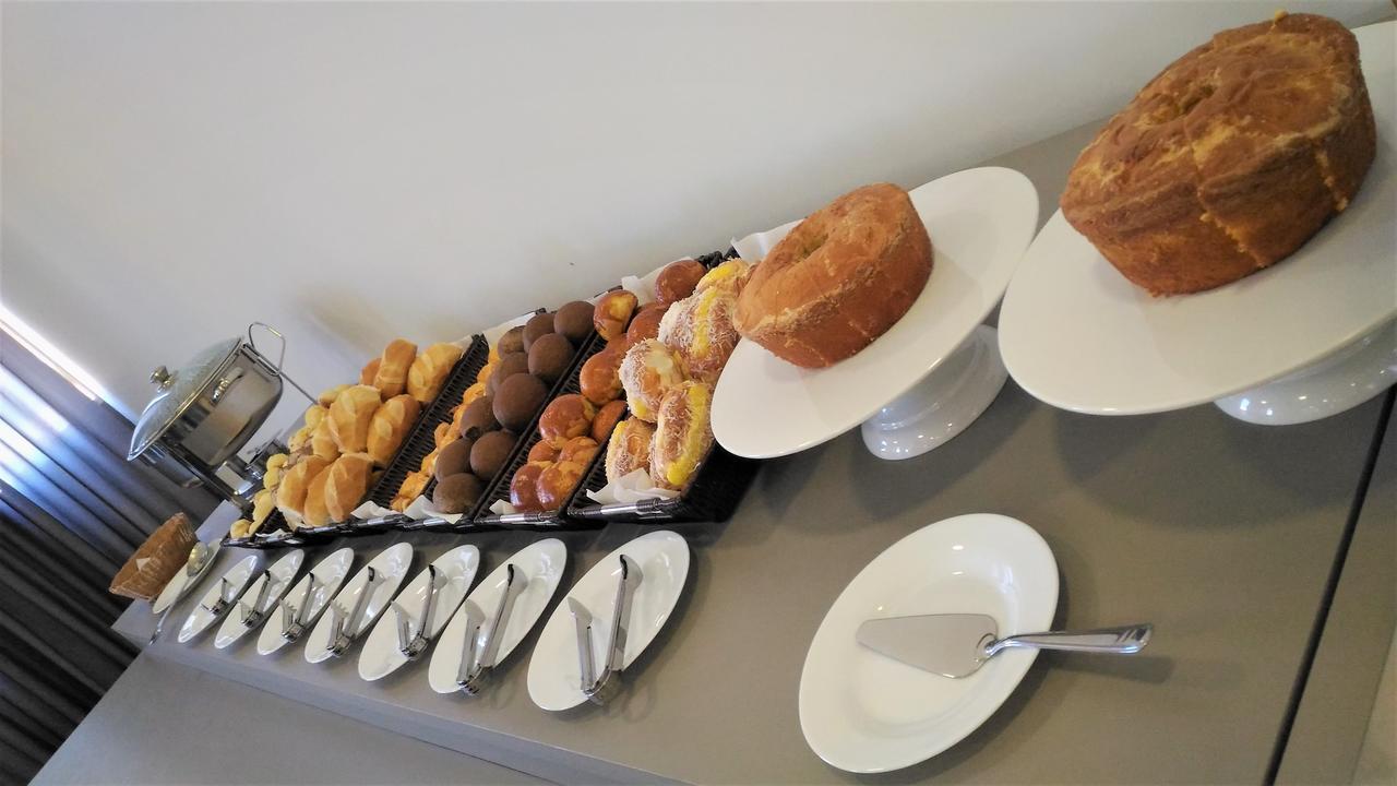 Hotel H2 Congonhas Eksteriør billede A selection of bread and pastries