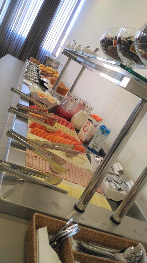 Hotel H2 Congonhas Eksteriør billede A buffet at a hotel