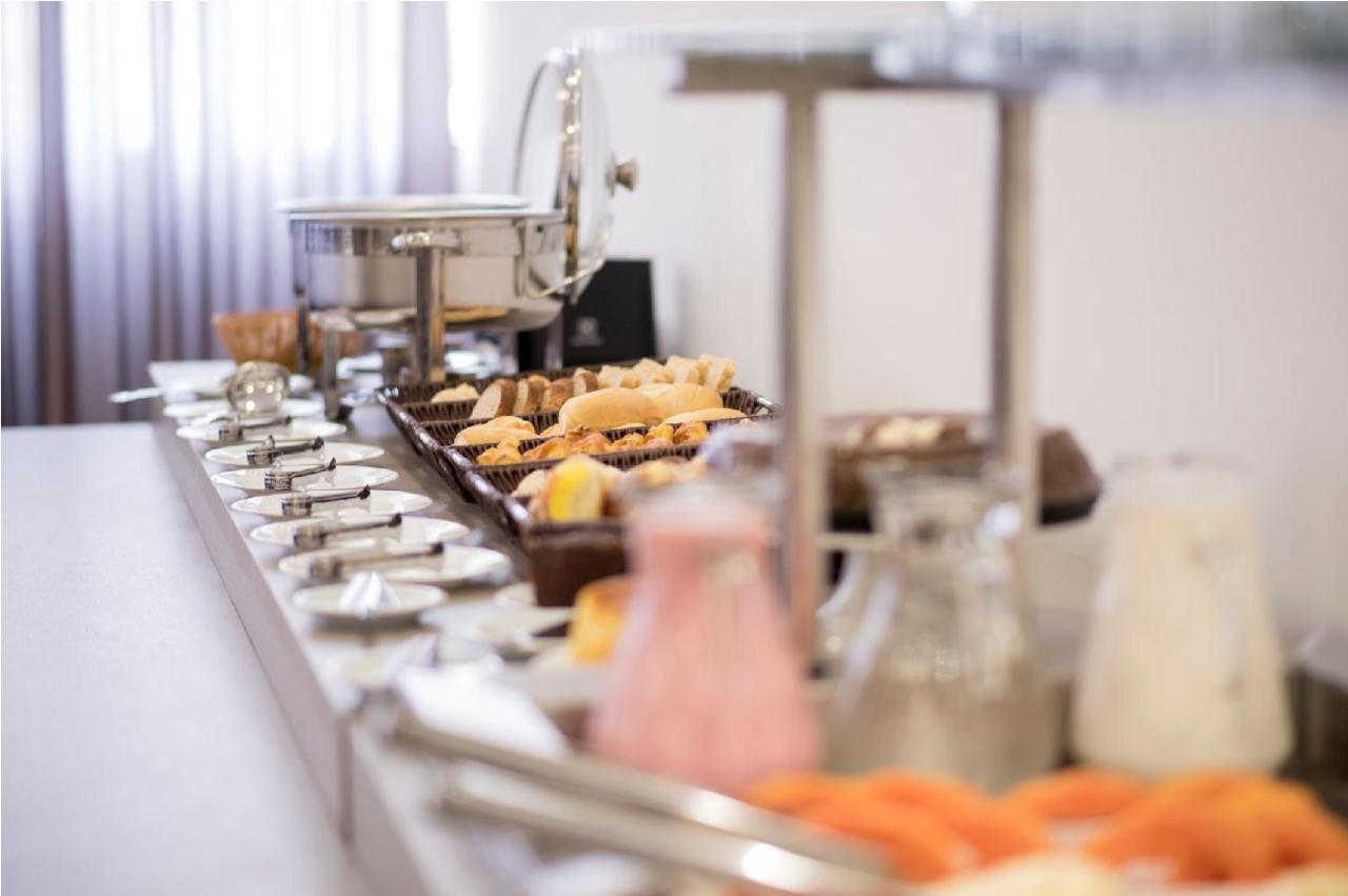 Hotel H2 Congonhas Eksteriør billede A buffet